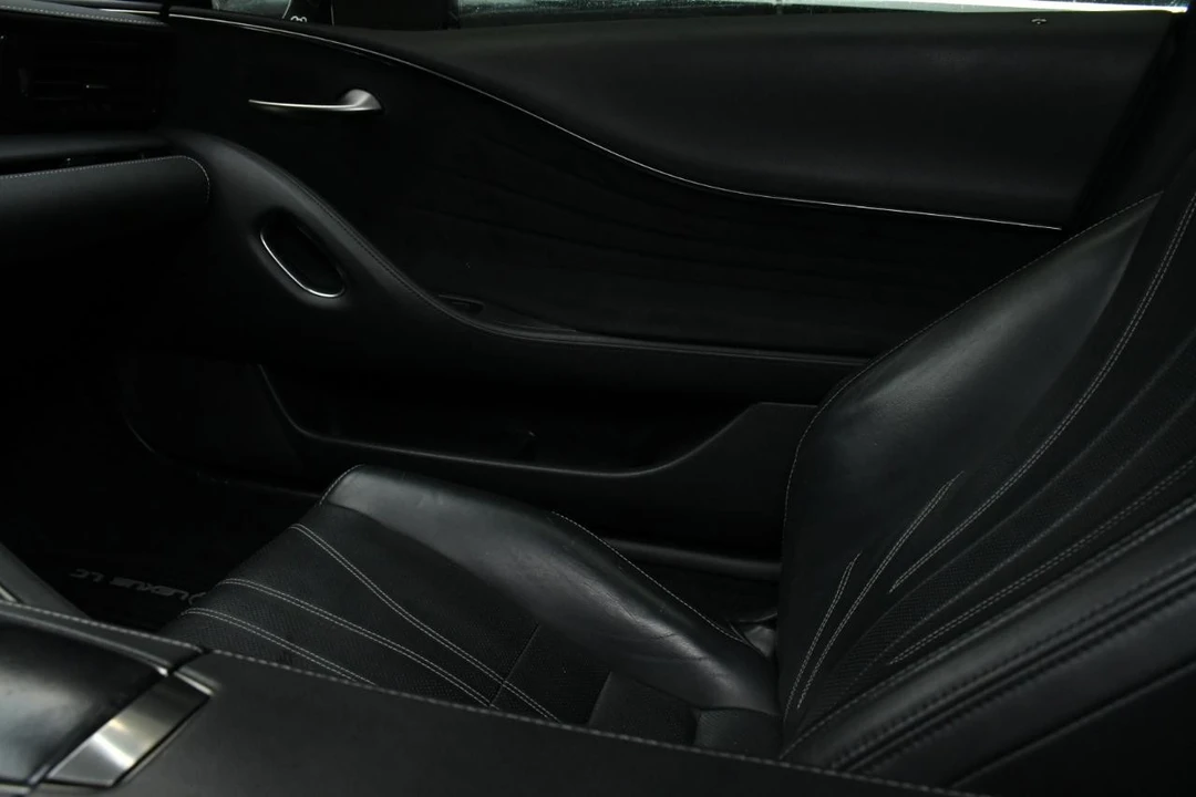 2020 Lexus LC - Image 29 of 31