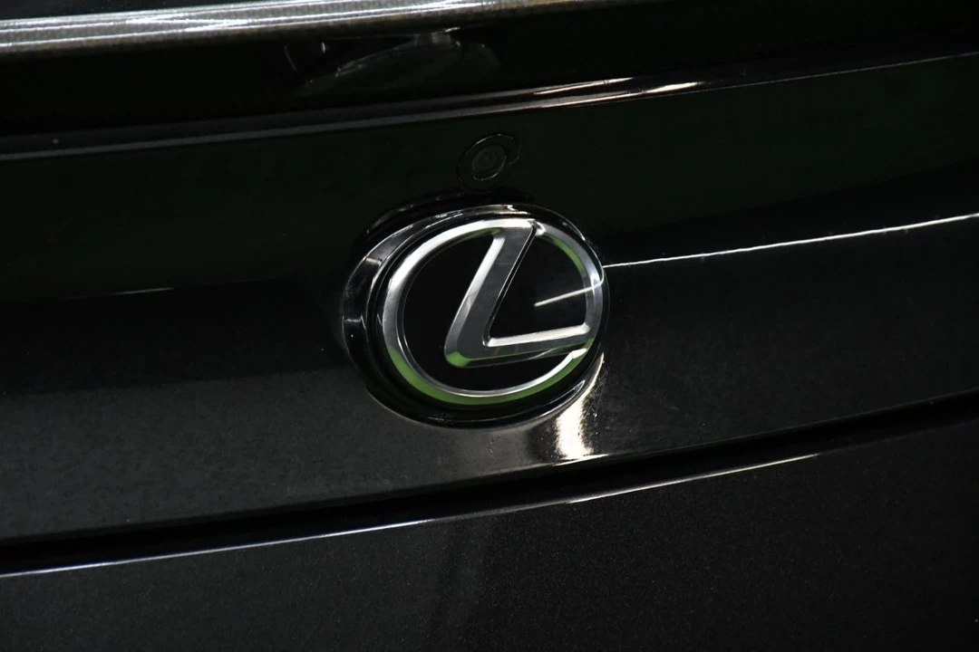 2020 Lexus LC - Image 4 of 31