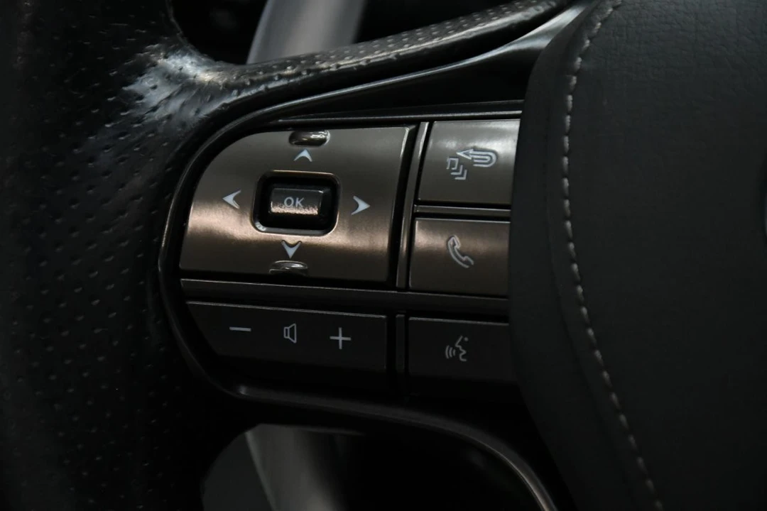 2020 Lexus LC - Image 19 of 31