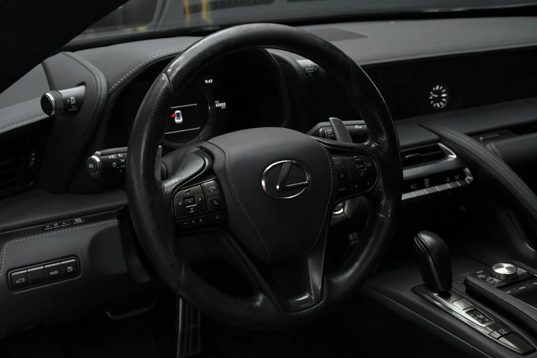 2020 Lexus LC - Image 16 of 31