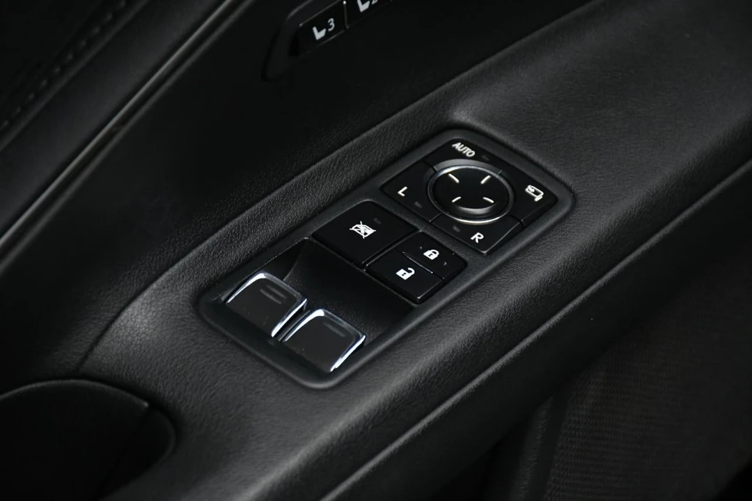 2020 Lexus LC - Image 14 of 31