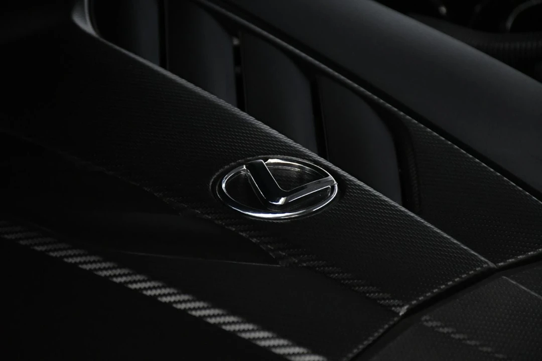 2020 Lexus LC - Image 10 of 31