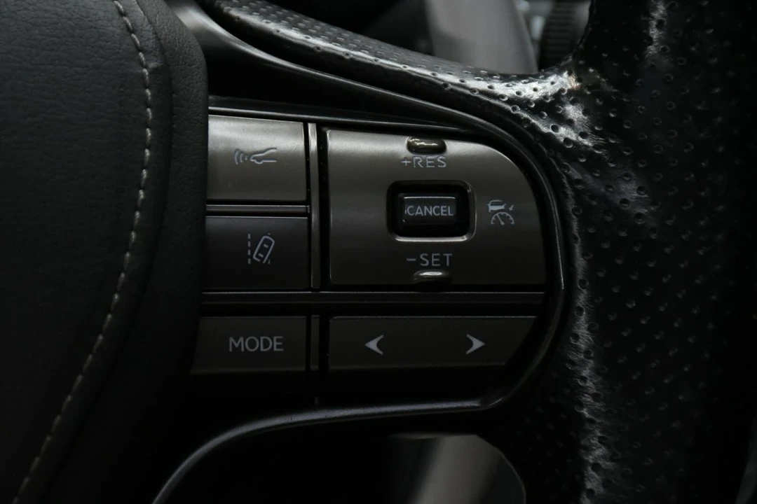 2020 Lexus LC - Image 20 of 31