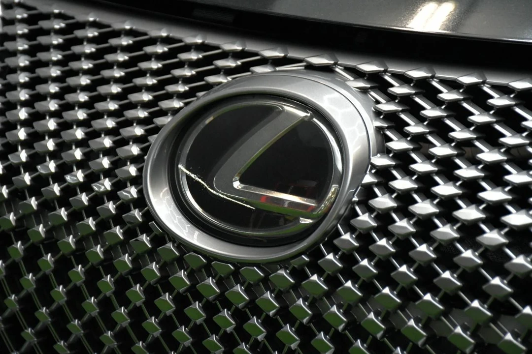 2020 Lexus LC - Image 2 of 31