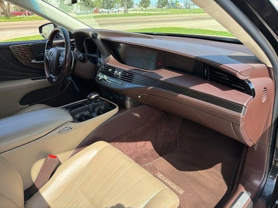 2020 Lexus LS 5th Gen - Image 16 of 20