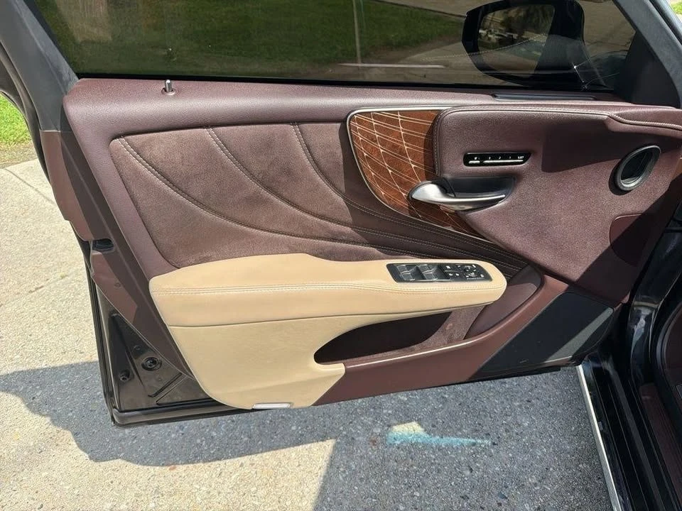 2020 Lexus LS 5th Gen - Image 12 of 20
