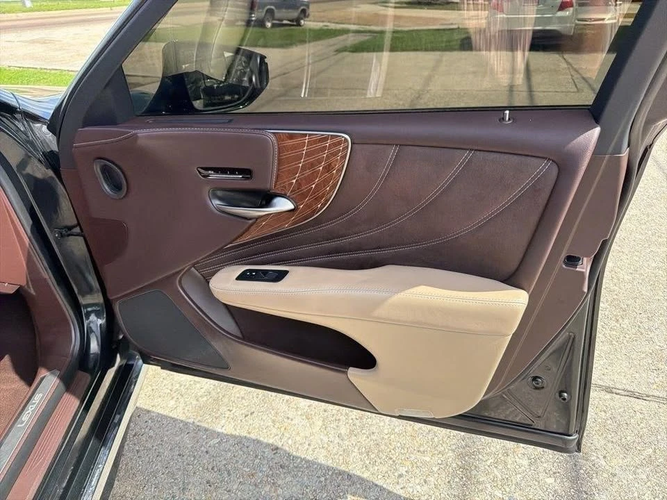 2020 Lexus LS 5th Gen - Image 17 of 20