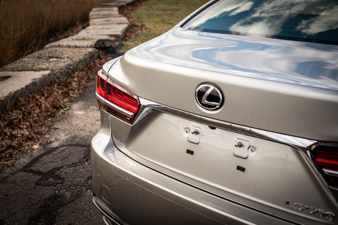2020 Lexus LS 5th Gen - Image 28 of 31