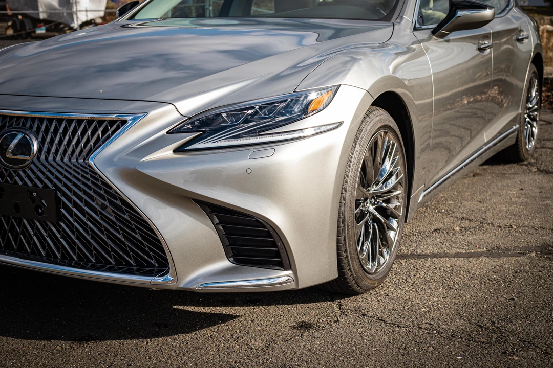 2020 Lexus LS 5th Gen - Image 23 of 31