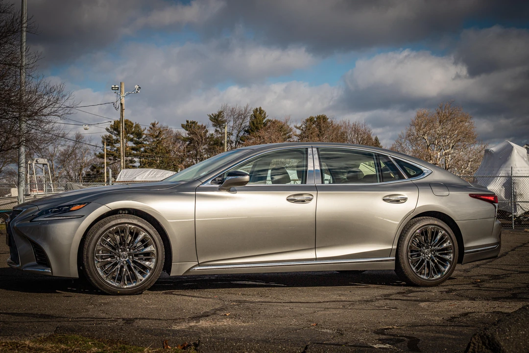 2020 Lexus LS 5th Gen - Image 10 of 31