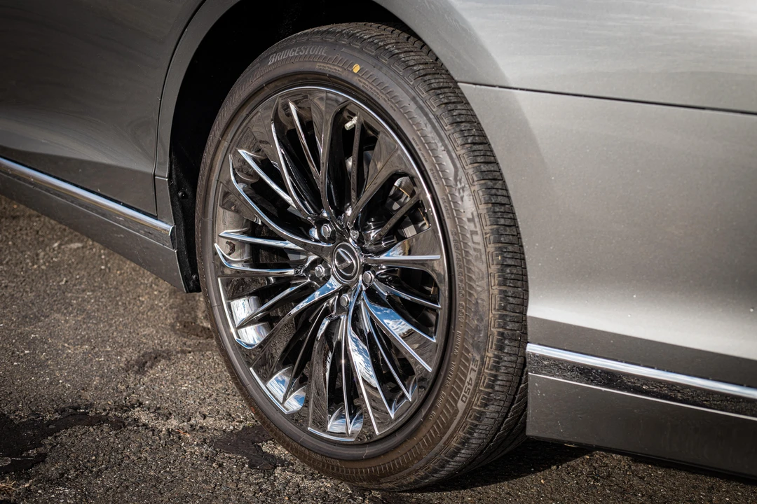 2020 Lexus LS 5th Gen - Image 27 of 31
