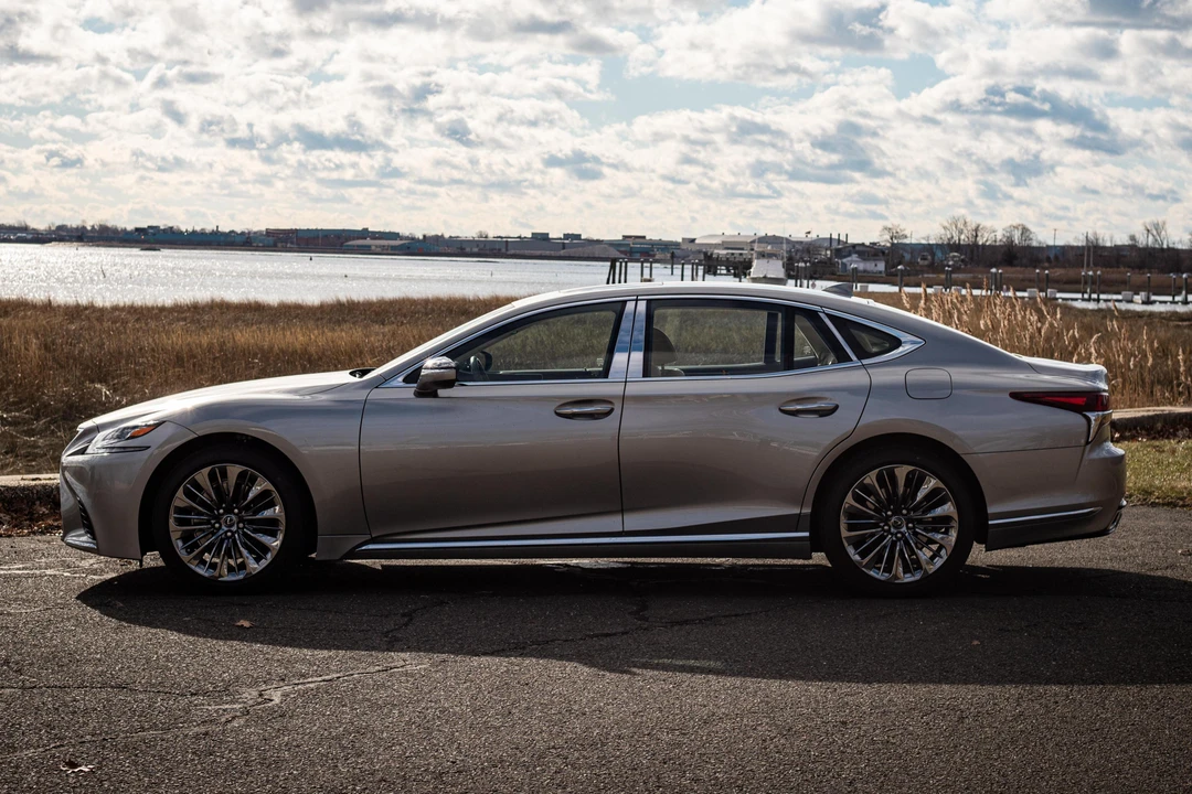 2020 Lexus LS 5th Gen - Image 11 of 31