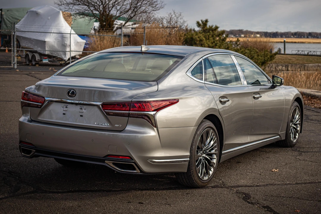 2020 Lexus LS 5th Gen - Image 15 of 31