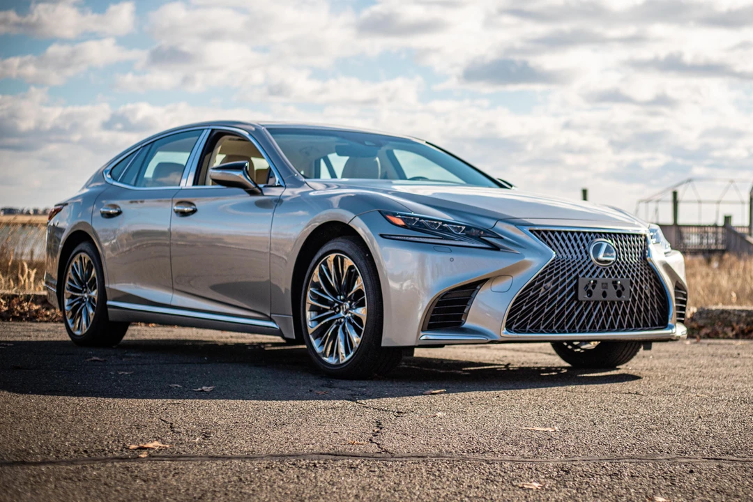 2020 Lexus LS 5th Gen - Image 18 of 31