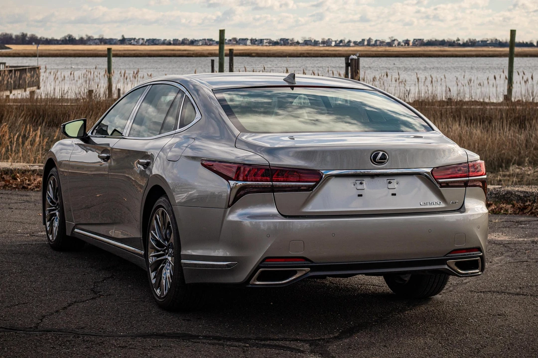 2020 Lexus LS 5th Gen - Image 14 of 31