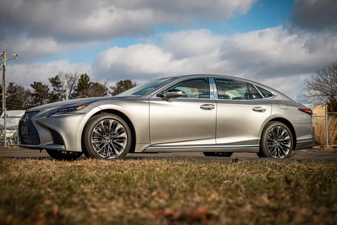 2020 Lexus LS 5th Gen - Image 9 of 31