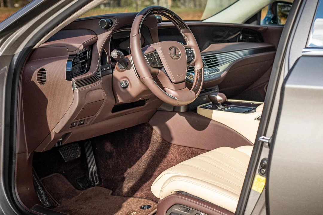 2020 Lexus LS 5th Gen - Image 29 of 31