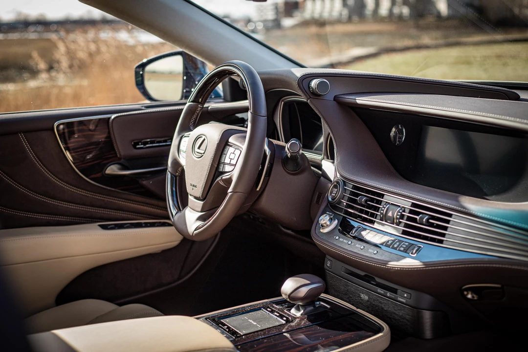 2020 Lexus LS 5th Gen - Image 30 of 31