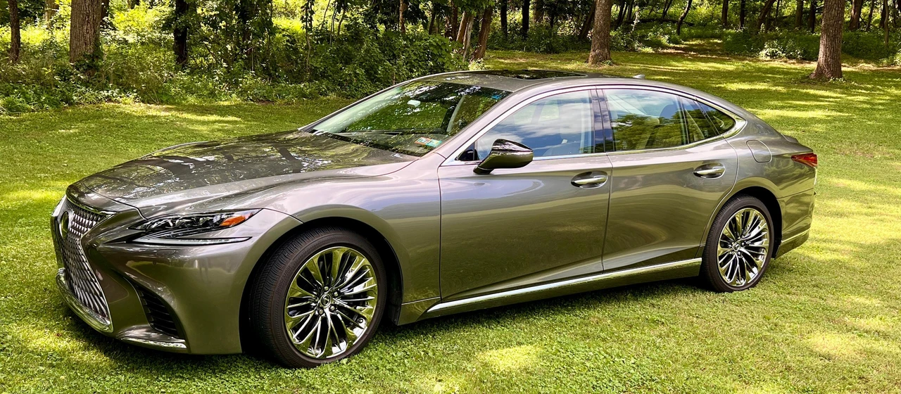 2020 Lexus LS 5th Gen - Image 16 of 31