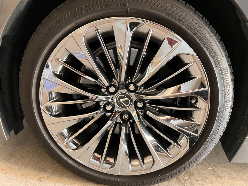 2020 Lexus LS 5th Gen - Image 29 of 31