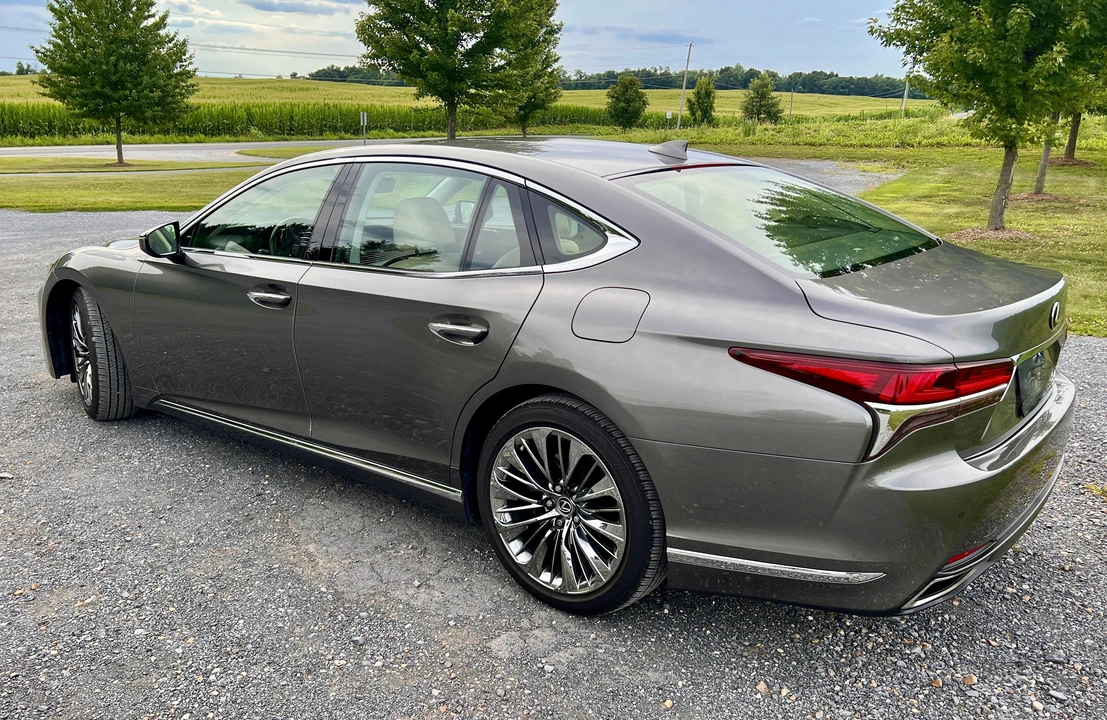 2020 Lexus LS 5th Gen - Image 11 of 31