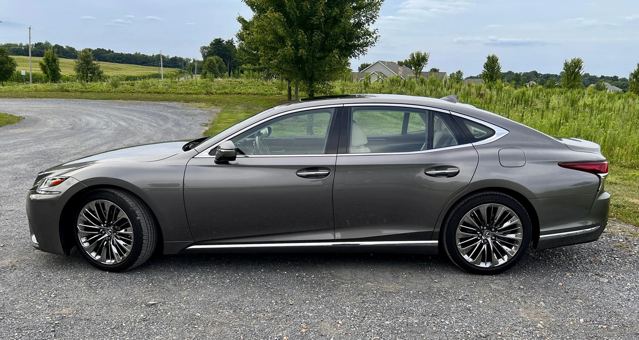 2020 Lexus LS 5th Gen - Image 9 of 31