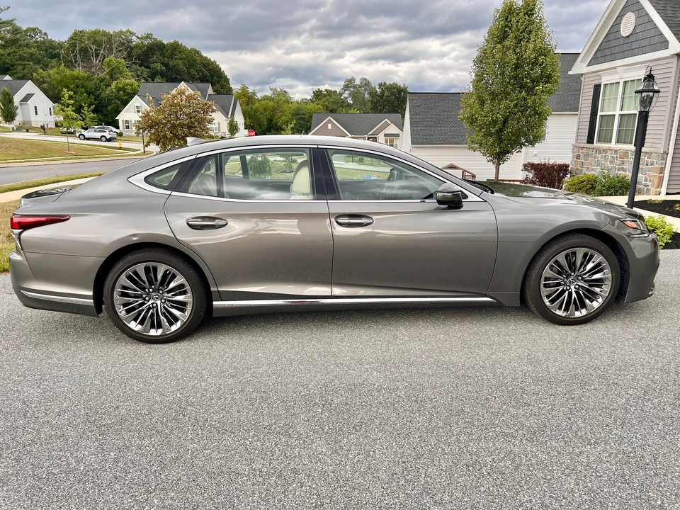 2020 Lexus LS 5th Gen - Image 13 of 31