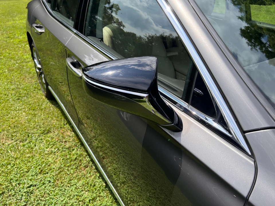 2020 Lexus LS 5th Gen - Image 26 of 31
