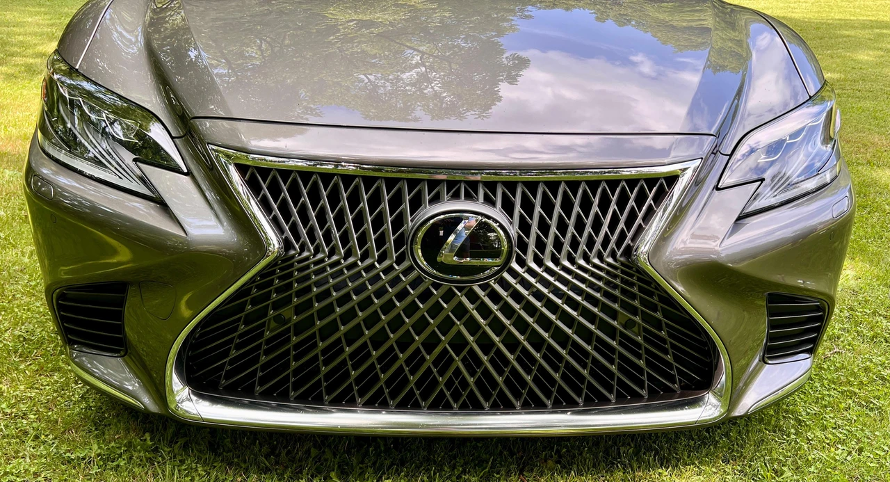 2020 Lexus LS 5th Gen - Image 21 of 31