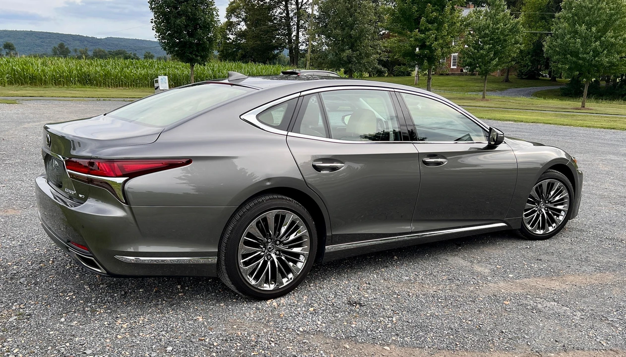 2020 Lexus LS 5th Gen - Image 12 of 31