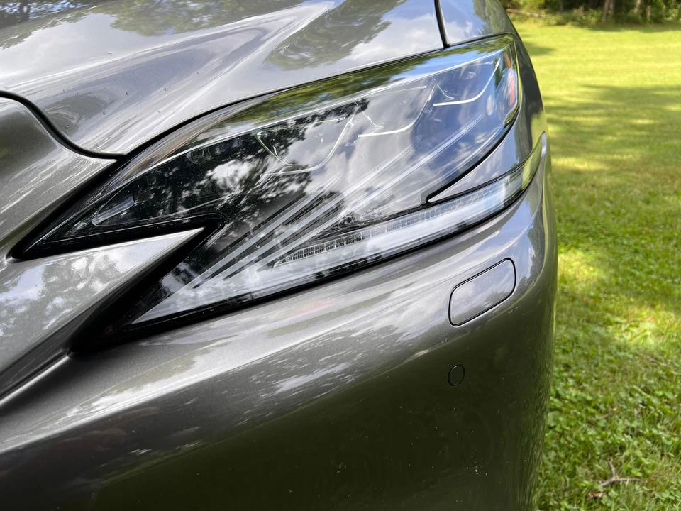 2020 Lexus LS 5th Gen - Image 23 of 31