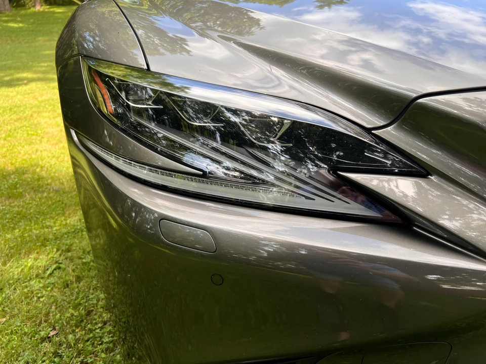 2020 Lexus LS 5th Gen - Image 20 of 31