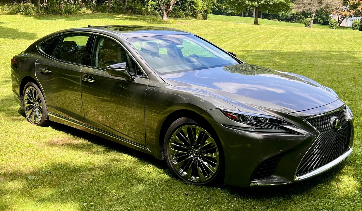 2020 Lexus LS 5th Gen - Image 18 of 31