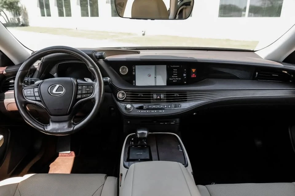2020 Lexus LS 5th Gen - Image 14 of 18