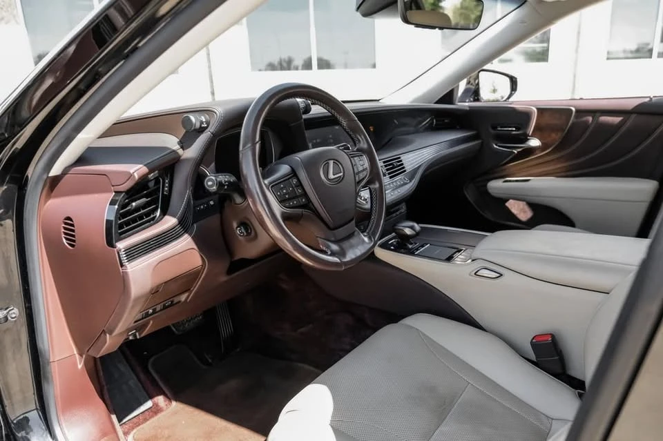 2020 Lexus LS 5th Gen - Image 9 of 18