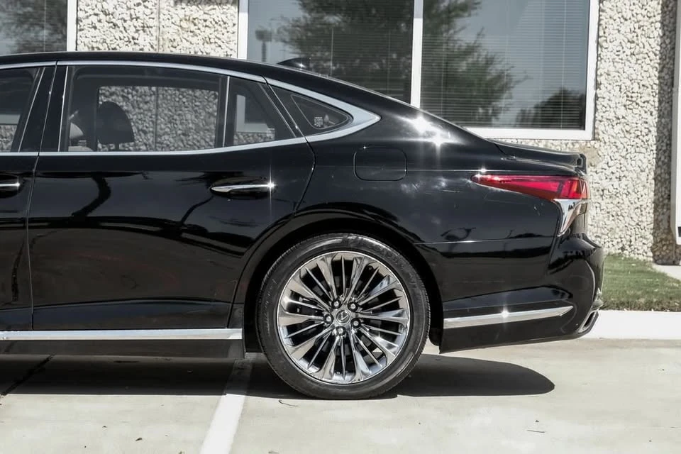 2020 Lexus LS 5th Gen - Image 8 of 18
