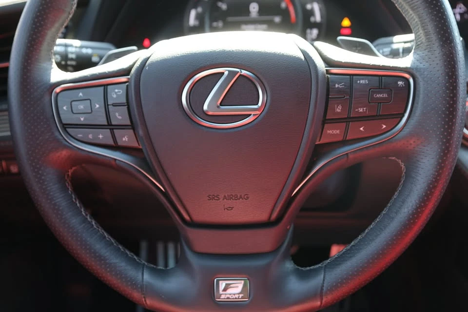 2020 Lexus LS 5th Gen - Image 17 of 20