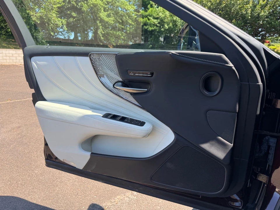 2020 Lexus LS 5th Gen - Image 11 of 22