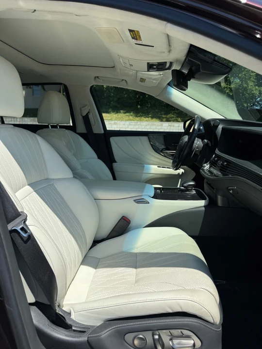 2020 Lexus LS 5th Gen - Image 19 of 22