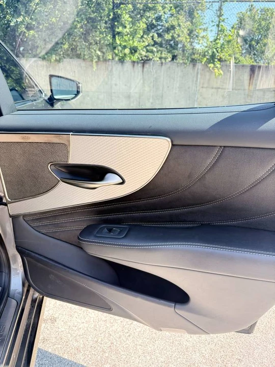 2020 Lexus LS 5th Gen - Image 9 of 12