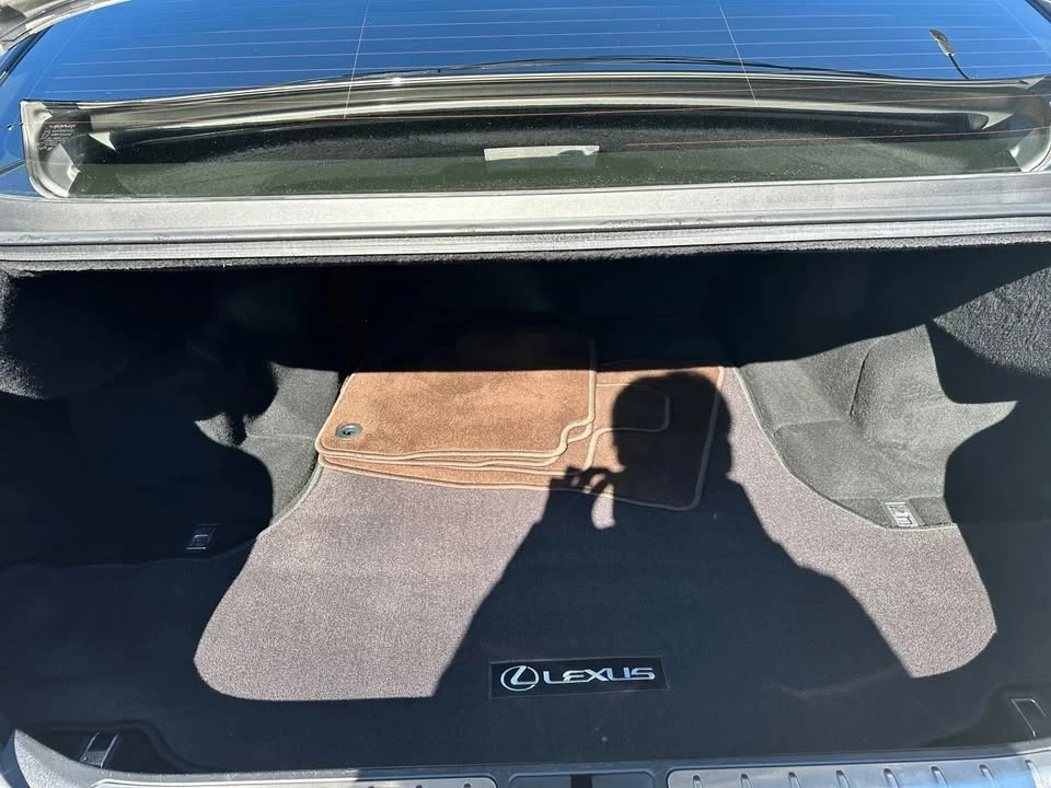 2020 Lexus LS 5th Gen - Image 12 of 13