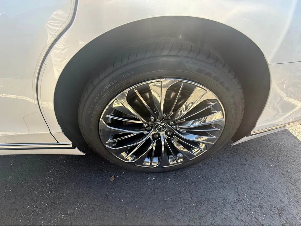 2020 Lexus LS 5th Gen - Image 8 of 9