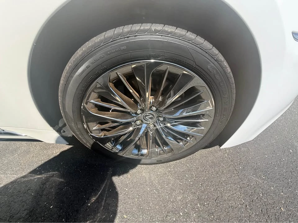 2020 Lexus LS 5th Gen - Image 5 of 9
