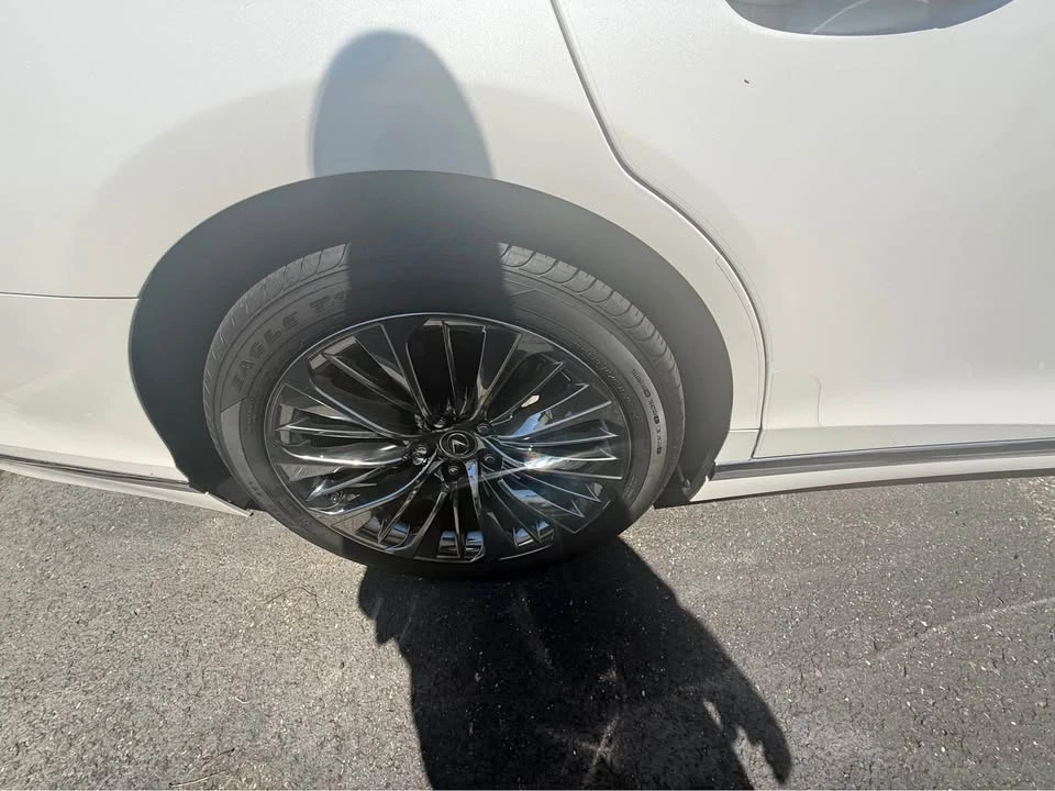 2020 Lexus LS 5th Gen - Image 6 of 9
