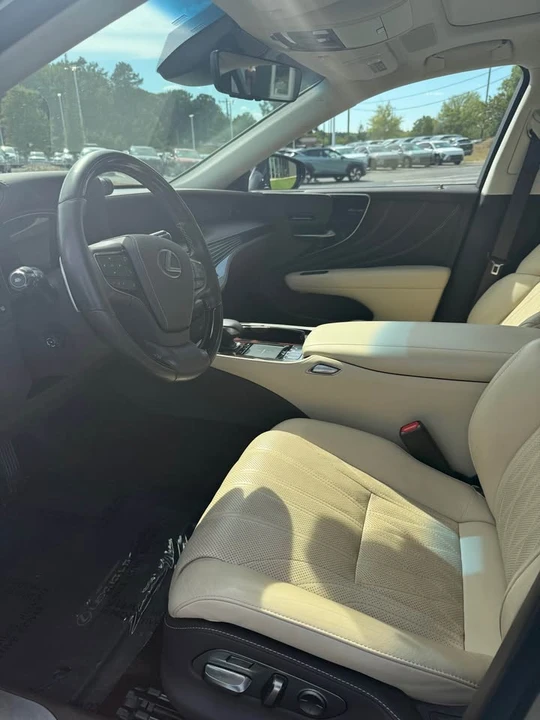 2020 Lexus LS 5th Gen - Image 4 of 8