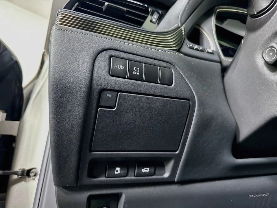 2020 Lexus LS 5th Gen - Image 10 of 20