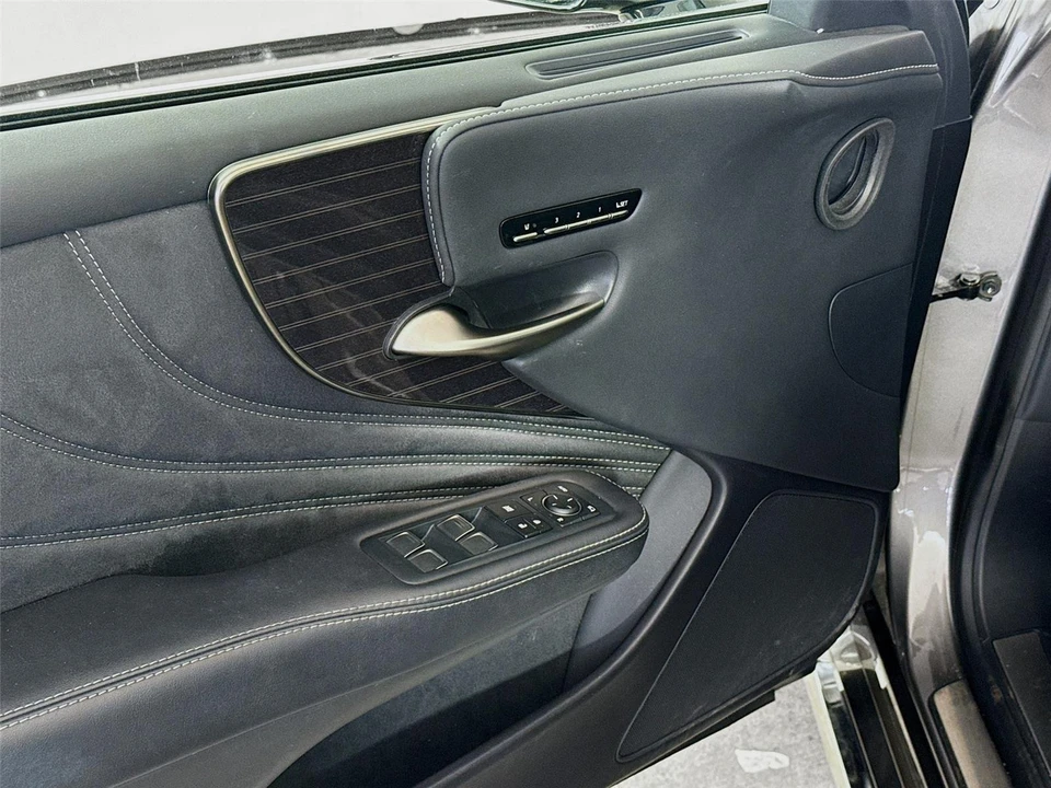 2020 Lexus LS 5th Gen - Image 12 of 14