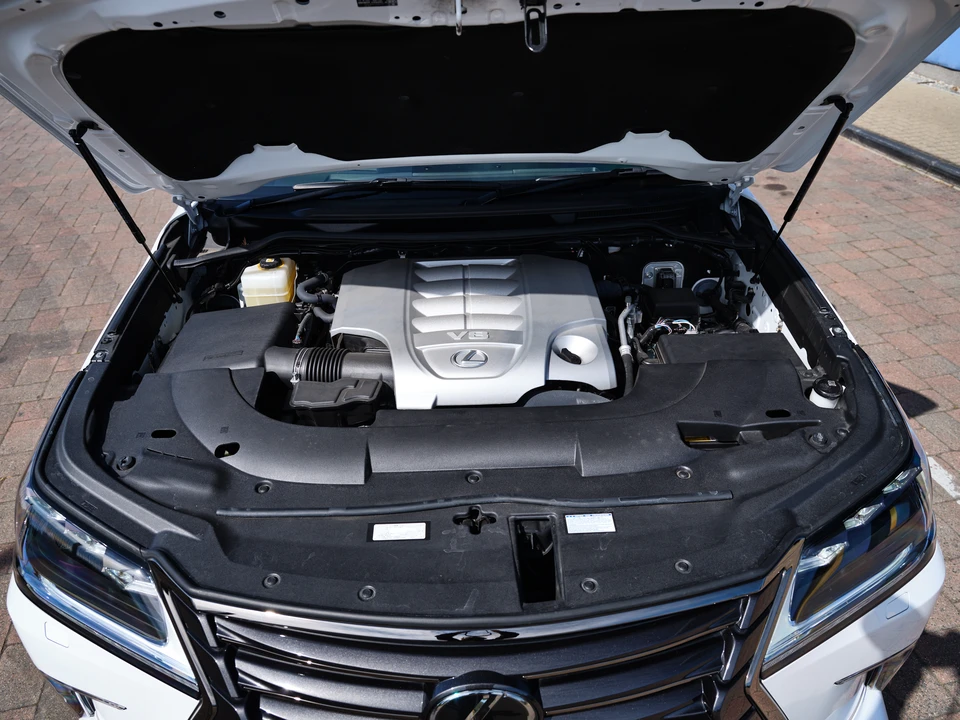 2020 Lexus LX 3rd Gen - Image 5 of 6
