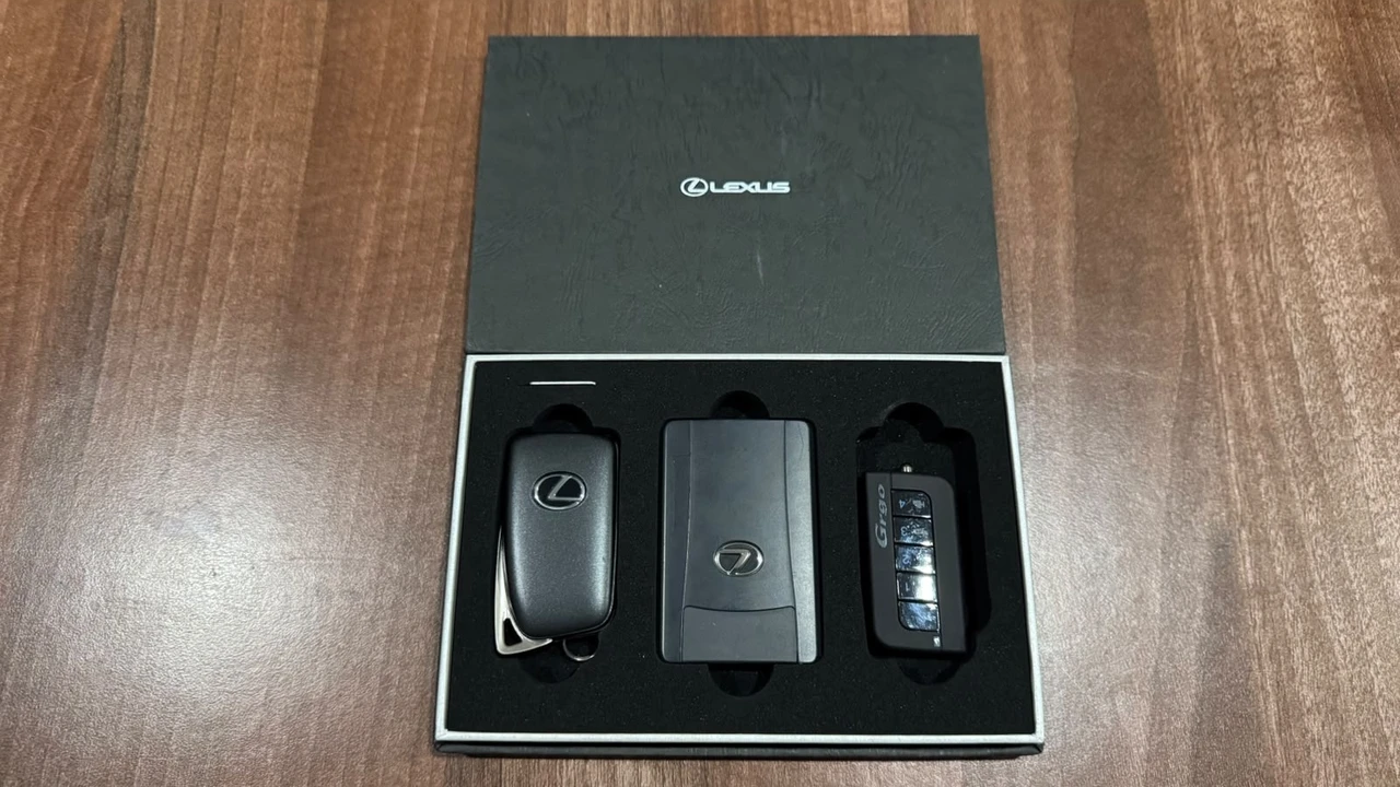 2020 Lexus LX 3rd Gen - Image 6 of 6