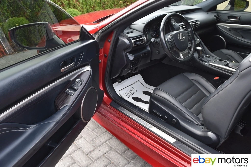 2020 Lexus RC - Image 13 of 24